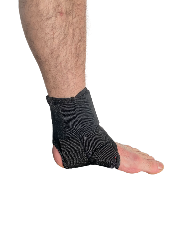 Enkelbrace met compressieband voor extra stabiliteit en ondersteuning tijdens beweging