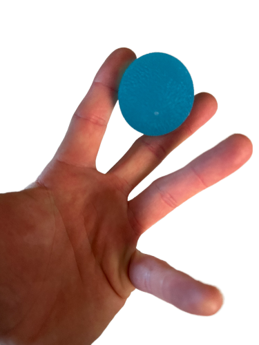 Revalidatie-oefening na handoperatie met een zachte gelbal