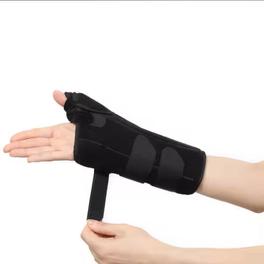 Comfortabele polsspalk bij pijn aan de duimzijde – geschikt bij overbelasting en tendinitis
(gebruik voor een afbeelding waarop de brace wordt gedragen in het dagelijks gebruik)