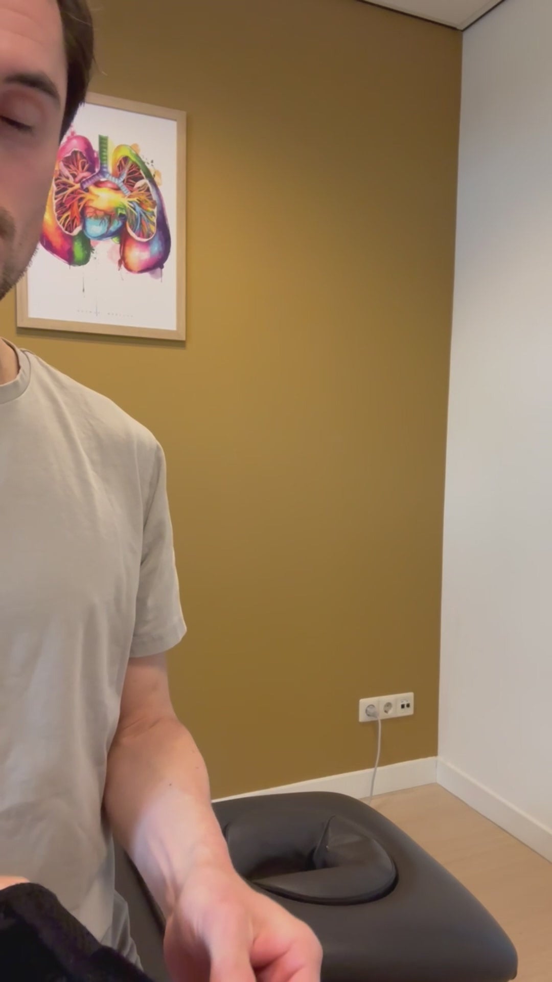 Filmpje over hoe de brace aangedaan wordt