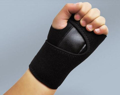 Close-up van ademende en comfortabele stof van handbrace voor middenhandsbeentjes breuken