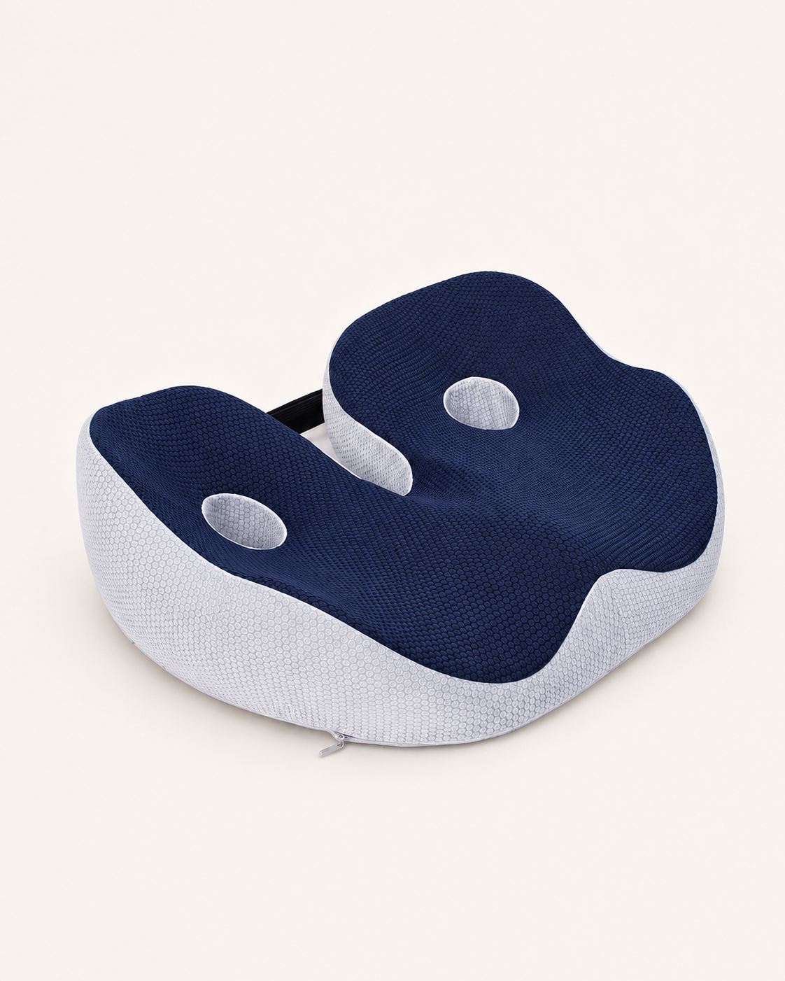 Vooraanzicht van het Comfortplus ergonomisch zitkussen met gevormde zitvlakken en uitsparingen voor comfortabel zitten