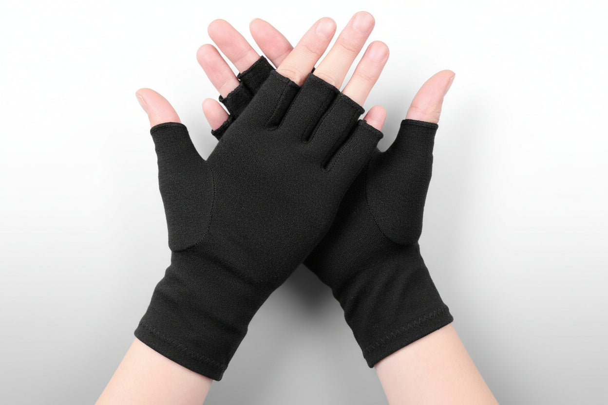 Compressie handschoenen gedragen bij gezwollen handen en vingers