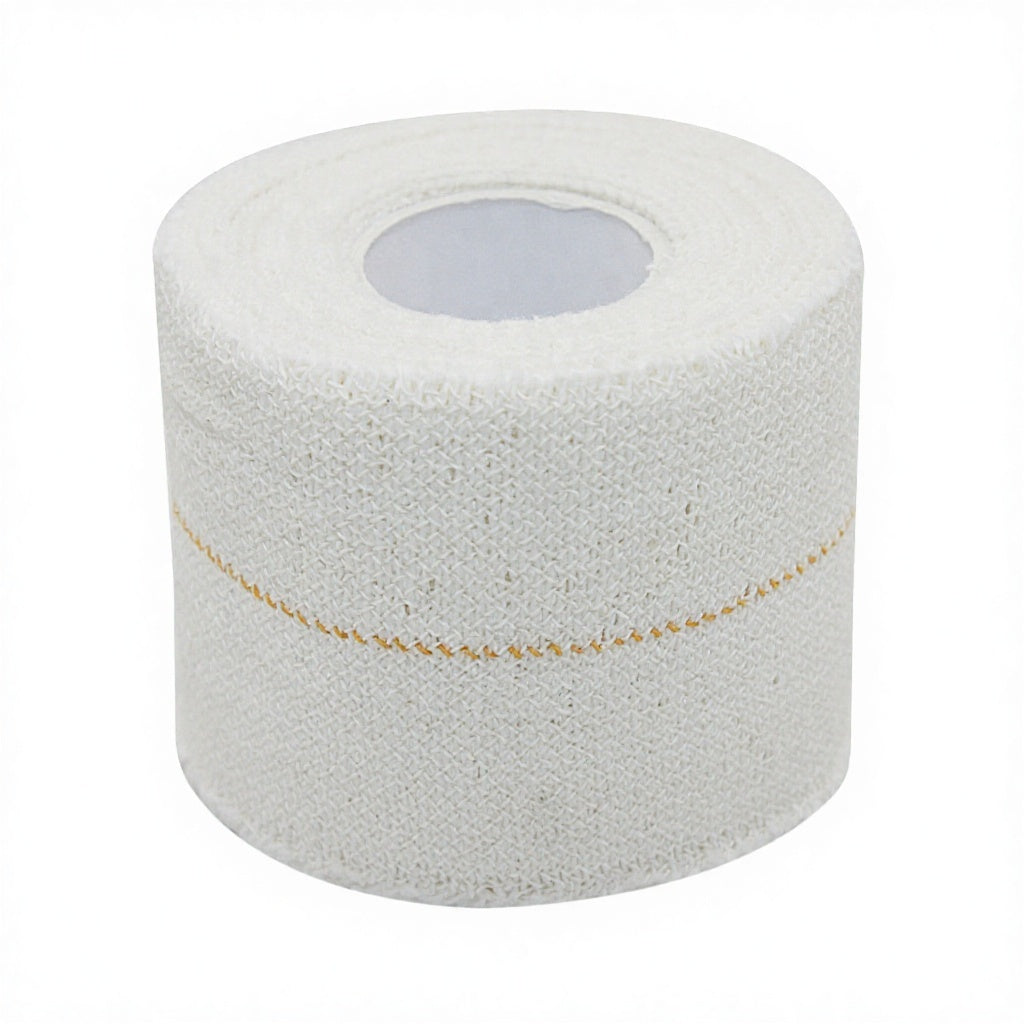 Elastische adhesive tape uitgerold klaar voor sport- en fysiotherapiegebruik