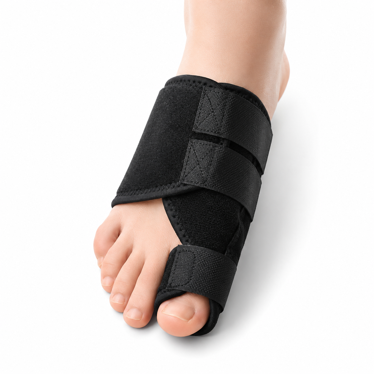 Zwarte hallux valgus brace gedragen om de grote teen en voorvoet