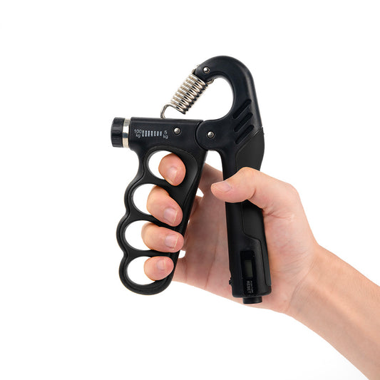 Verstelbare handtrainer knijper in hand gebruikt voor gripkracht training en revalidatie