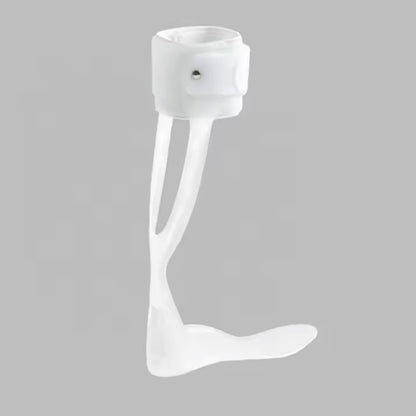 Klapvoet brace (EVO) zonder schoen, enkel-voet-orthese op witte achtergrond