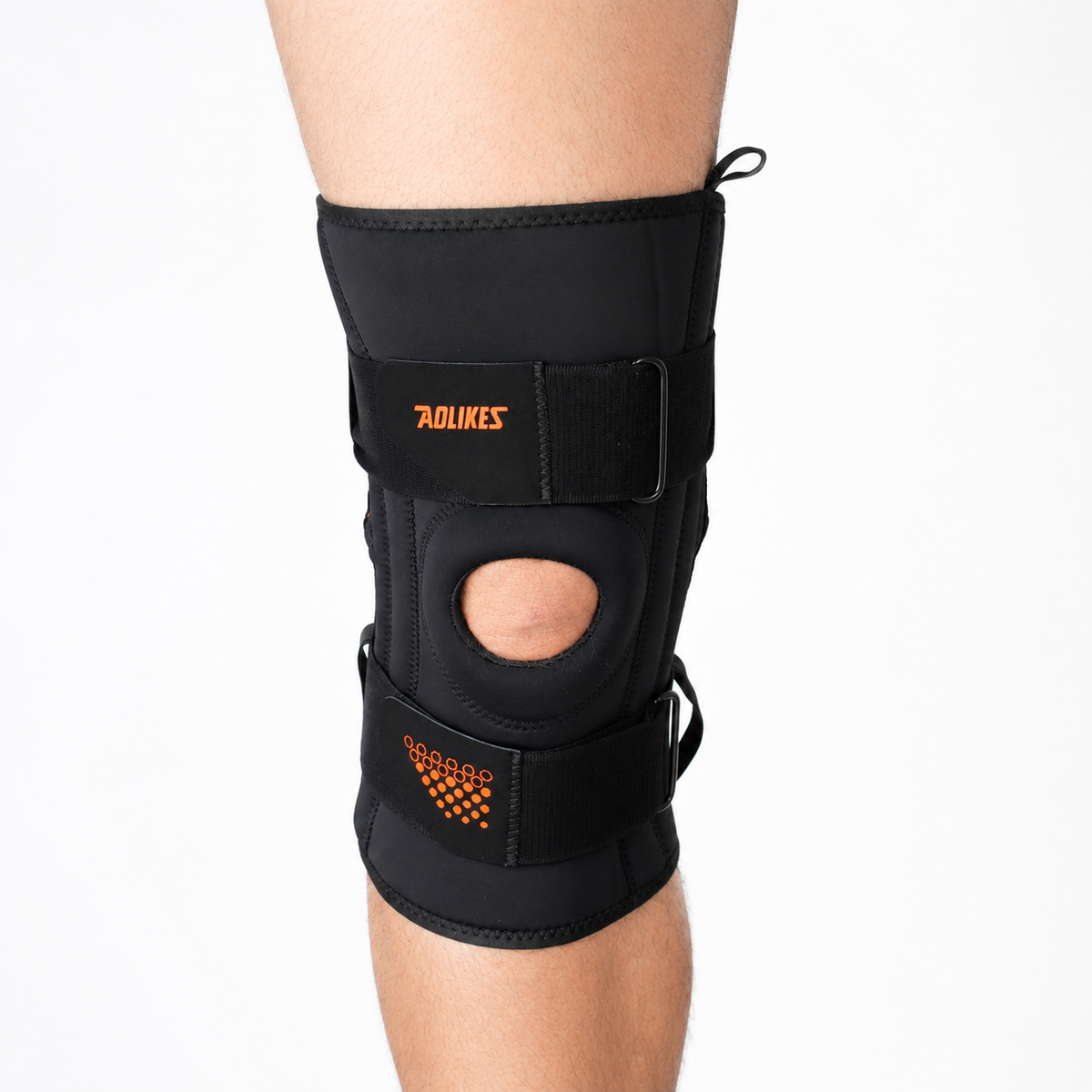Kniebrace met sterke ondersteuning en extra stabiliteit gedragen rond de knie