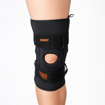 Kniebrace met sterke ondersteuning en extra stabiliteit gedragen rond de knie