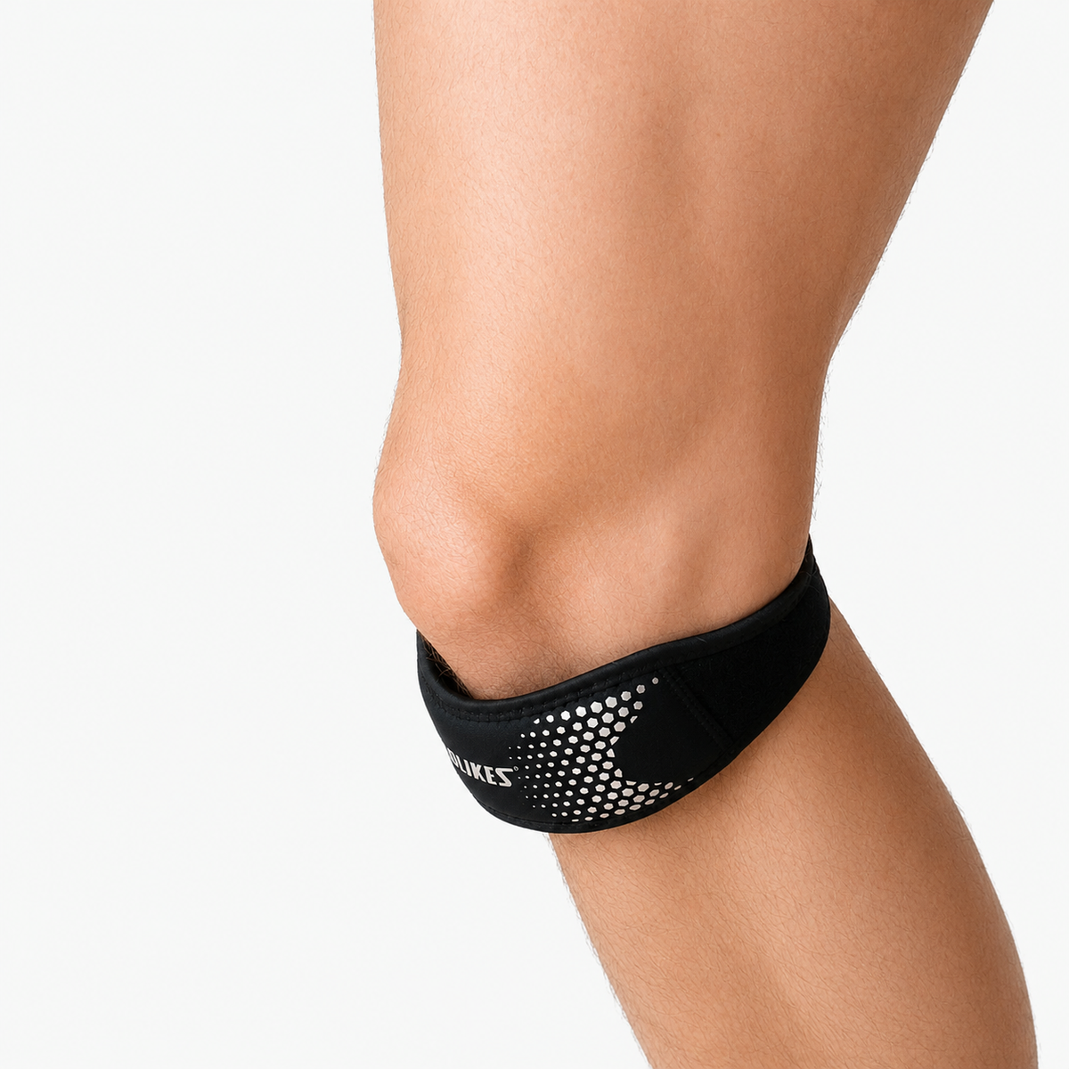 Verstelbare patellaband gedragen onder de knieschijf bij jumper’s knee en patellapeesklachten