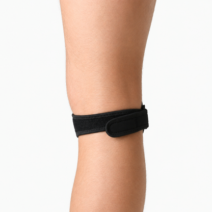 Achterzijde van de patellapees brace met verstelbare klittenbandsluiting rond de knie