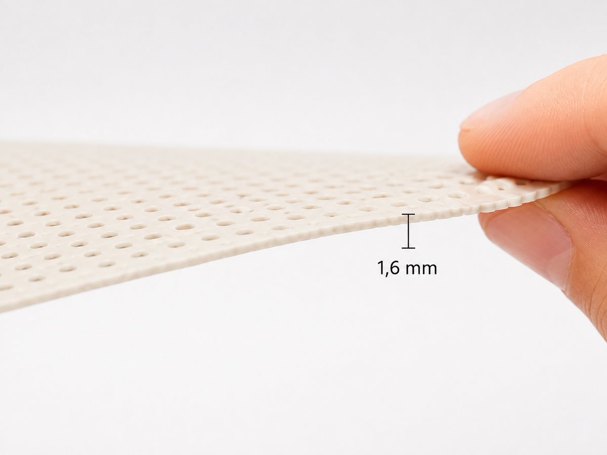 Close-up van thermoplastisch spalkmateriaal met dikte-aanduiding van 1,6 mm