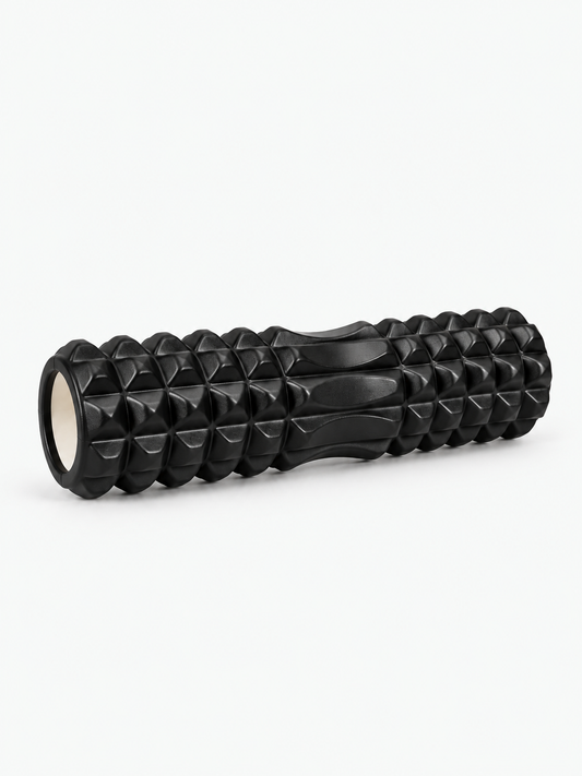 Zwarte foamroller met reliëfstructuur voor massage en spierherstel
