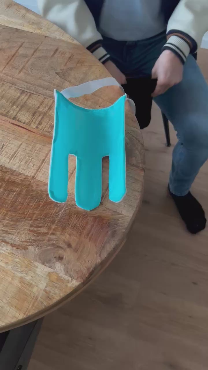 Video van de sokkenhulp in actie – stap-voor-stap uitleg van het gebruik van de sokkenhulp voor het eenvoudig aantrekken van sokken zonder buigen, ideaal voor ouderen en mensen met rug- of heupklachten